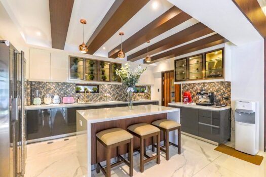 Luxurious Living in Parañaque City: 6BR House and Lot for Sale