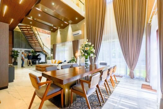 Luxurious Living in Parañaque City: 6BR House and Lot for Sale